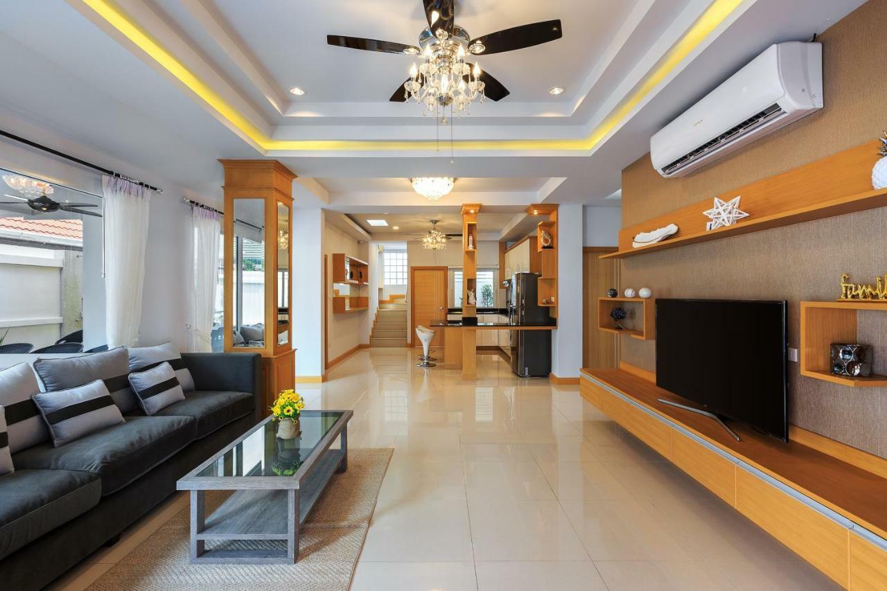 Gala Villa Pattaya Exterior photo
